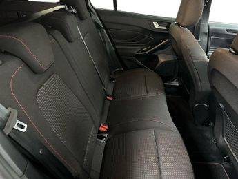 Ford Focus Estate ST-Line 1.0 155PS MHEV Auto