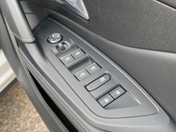 Peugeot 408 1.6 12.4kWh GT Fastback e-EAT Euro 6 (s/s) 5dr