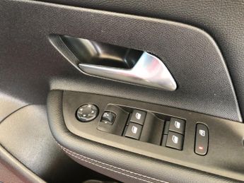 Vauxhall Mokka 100kW SRi Nav Premium 50kWh 5dr Auto