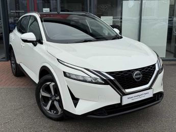 Nissan Qashqai 1.3 DIG-T (140ps) N-Connecta [Glass Roof]