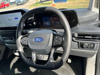 Ford Transit Custom 320 SWB Limited 65kWh 100kw / 136PS Auto