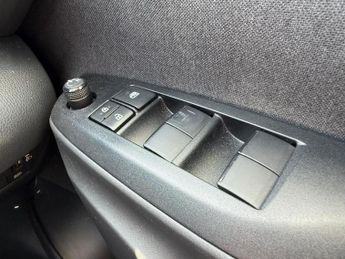 Toyota Yaris 1.5 VVT-h Design E-CVT Euro 6 (s/s) 5dr