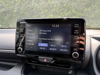 Toyota Yaris 1.5 VVT-h Design E-CVT Euro 6 (s/s) 5dr