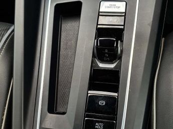Volkswagen Golf 1.5 eTSI 150 R-Line 5dr DSG