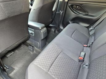 Toyota Yaris 1.5 VVT-h Design E-CVT Euro 6 (s/s) 5dr