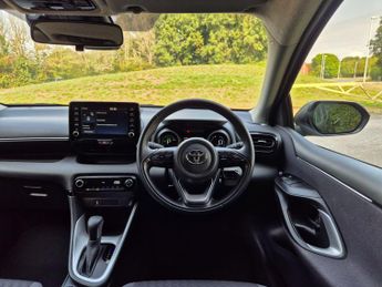 Toyota Yaris 1.5 VVT-h Design E-CVT Euro 6 (s/s) 5dr