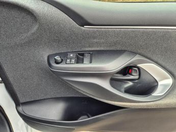 Toyota Yaris 1.5 VVT-h Icon E-CVT Euro 6 (s/s) 5dr