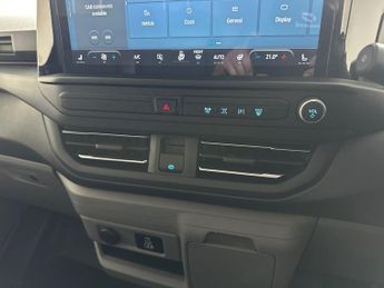 Ford Transit Custom 320 SWB Limited 65kWh 100kw / 136PS Auto