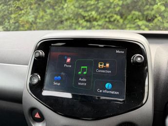 Toyota AYGO 1.0 VVT-i x-play x-shift Euro 6 5dr (Safety Sense)