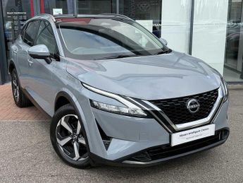 Nissan Qashqai 1.3 DIG-T (158ps) N-Connecta [Glass Roof]