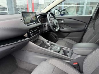 Nissan Qashqai 1.3 DIG-T (158ps) N-Connecta [Glass Roof]