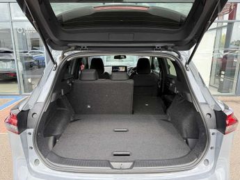 Nissan Qashqai 1.3 DIG-T (158ps) N-Connecta [Glass Roof]