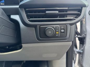 Ford Transit Custom 320 SWB Limited 65kWh 100kw / 136PS Auto