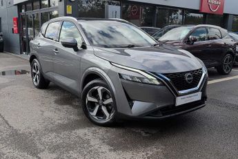 Nissan Qashqai 1.3 DiG-T MH 158 N-Connecta 5dr Xtronic with Glass Roof