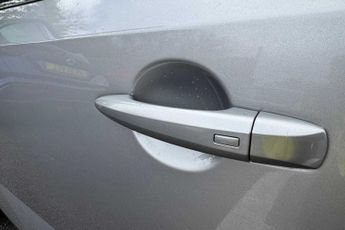 Nissan Qashqai 1.3 DiG-T MH 158 N-Connecta 5dr Xtronic with Glass Roof