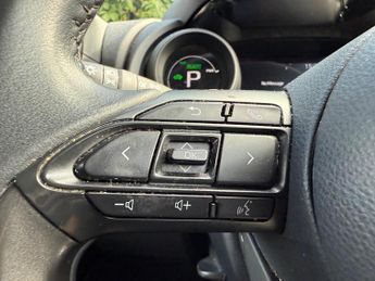 Toyota Yaris 1.5 VVT-h Design E-CVT Euro 6 (s/s) 5dr