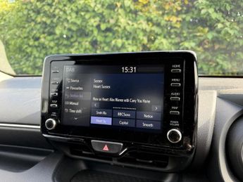 Toyota Yaris 1.5 VVT-h Design E-CVT Euro 6 (s/s) 5dr