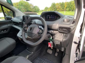 Peugeot Partner 52kWh Professional Long Crew Van Auto LWB 6dr (7.4kW Charger)
