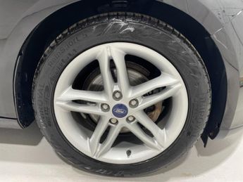 Ford Focus 1.0 Turbo EcoBoost (125PS) 6 spd Titanium 5dr.