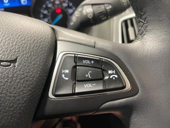 Ford Focus 1.0 Turbo EcoBoost (125PS) 6 spd Titanium 5dr.