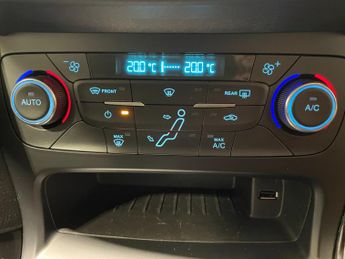 Ford Focus 1.0 Turbo EcoBoost (125PS) 6 spd Titanium 5dr.