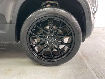 Land Rover Defender D250 Hard Top 110 3.0l Auto