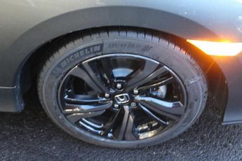 Honda Civic 1.5 VTEC TURBO Prestige 5-Door