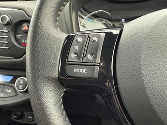 Toyota Yaris 1.5 VVT-h Icon Tech E-CVT Euro 6 (s/s) 5dr