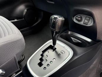 Toyota Yaris 1.5 VVT-h Icon Tech E-CVT Euro 6 (s/s) 5dr