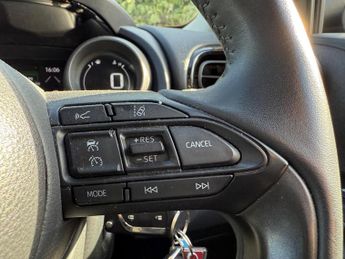 Toyota Yaris 1.5 VVT-h Design E-CVT Euro 6 (s/s) 5dr