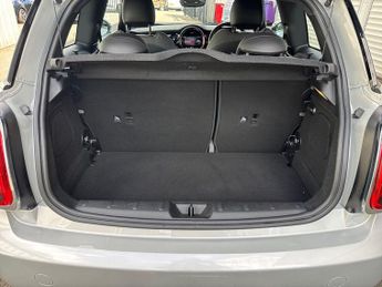 MINI HATCHBACK Cooper S 3Dr Level 2 135kW 33kWh Auto