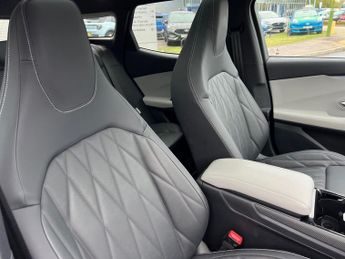 Ford Explorer 5Dr Premium Extended Range 2WD Auto