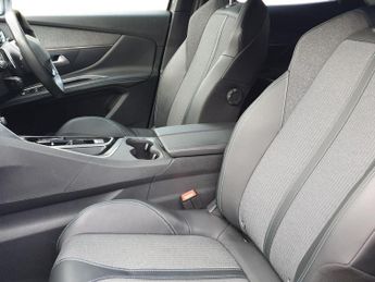 Peugeot 3008 1.2 PureTech Allure Premium+ 5dr EAT8