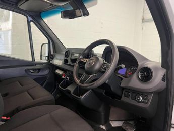 Mercedes-Benz Sprinter 2.0 315 CDI Progressive Chassis Cab 2dr Diesel G-Tronic FWD L2 E