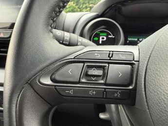 Toyota Yaris 1.5 VVT-h Design E-CVT Euro 6 (s/s) 5dr