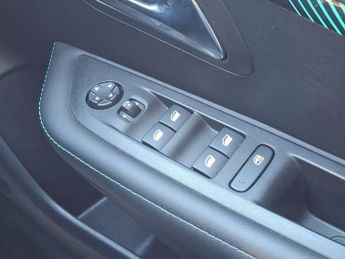 Peugeot 208 1.2 PureTech Allure Premium + EAT Euro 6 (s/s) 5dr