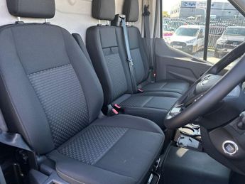 Ford Transit 350 L2 / H2 68kwh Battery 135kwh / 184PS RWD Auto