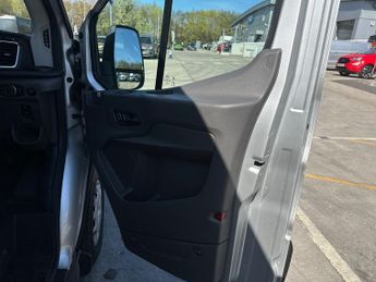 Ford Transit 350 L2 / H2 68kwh Battery 135kwh / 184PS RWD Auto
