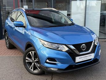 Nissan Qashqai 1.3 DIG-T (140ps) N-Connecta [Glass Roof]