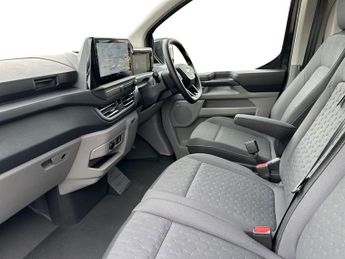 Ford Transit Custom 320 SWB Limited 65kWh 100kw / 136PS Auto