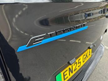 Ford Transit Custom 320 SWB Limited 65kWh 100kw / 136PS Auto