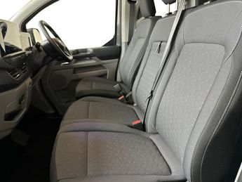 Ford Transit Custom 320 SWB Limited 65kWh 100kw / 136PS D/Cab Auto