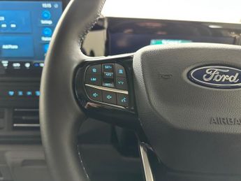 Ford Transit Custom 320 SWB Limited 65kWh 100kw / 136PS D/Cab Auto