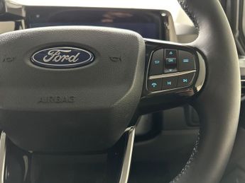 Ford Transit Custom 320 SWB Limited 65kWh 100kw / 136PS D/Cab Auto