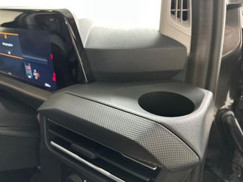 Ford Transit Custom 320 SWB Limited 65kWh 100kw / 136PS D/Cab Auto