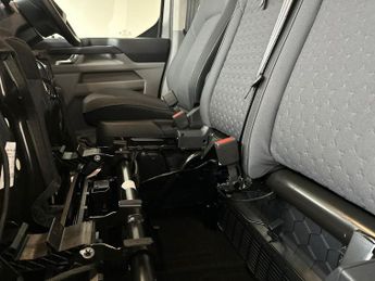 Ford Transit Custom 320 SWB Limited 65kWh 100kw / 136PS D/Cab Auto