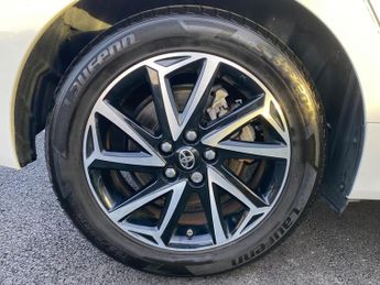 Toyota Yaris 1.5 VVT-h Design E-CVT Euro 6 (s/s) 5dr