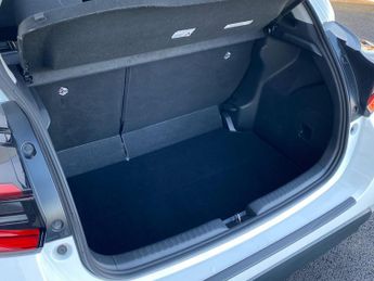 Toyota Yaris 1.5 VVT-h Design E-CVT Euro 6 (s/s) 5dr