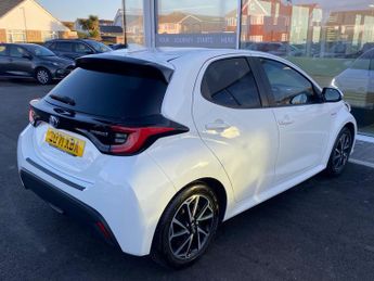 Toyota Yaris 1.5 VVT-h Design E-CVT Euro 6 (s/s) 5dr
