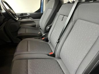 Ford Transit Custom 320 SWB Limited 65kWh 100kw / 136PS Auto